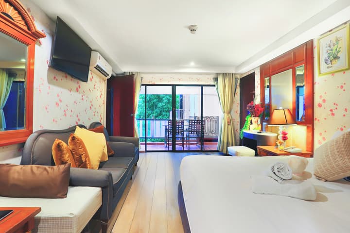 Diamond City Hotel