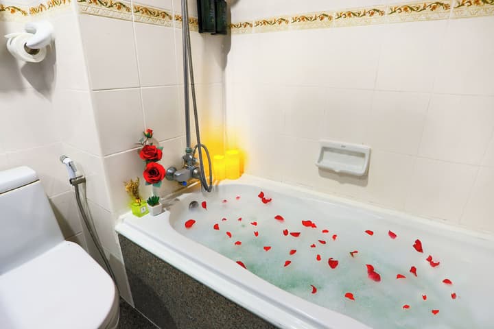Diamond City Hotel