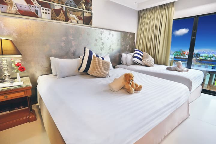 Diamond City Hotel