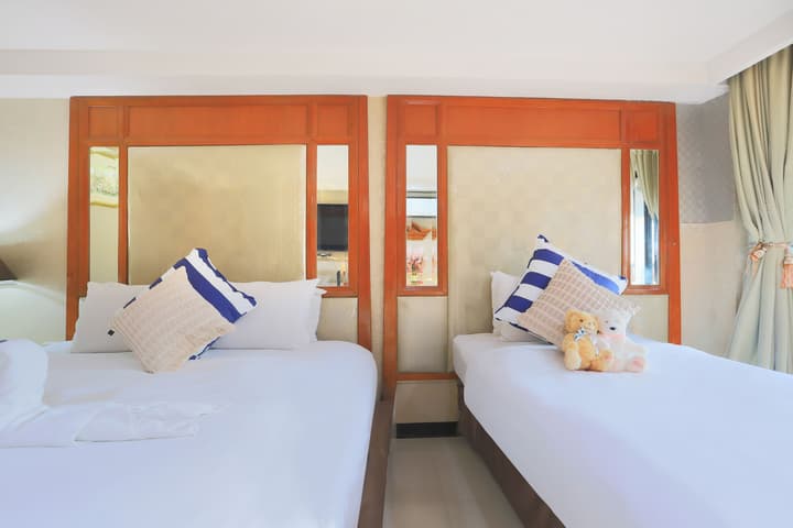 Diamond City Hotel