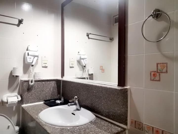 Diamond City Hotel