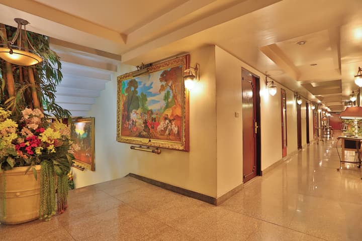 Diamond City Hotel