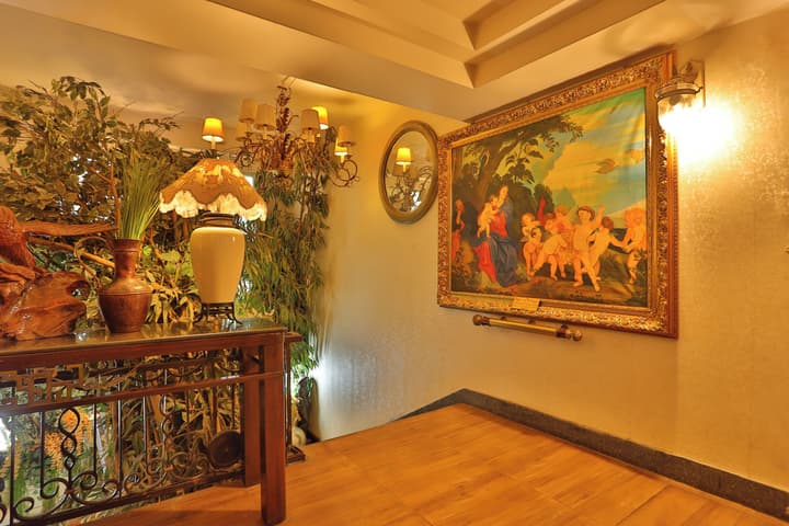Diamond City Hotel