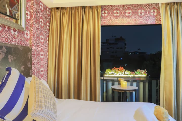 Diamond City Hotel