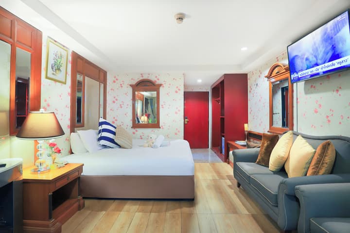 Diamond City Hotel