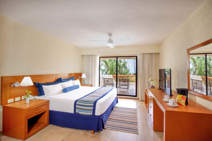 Plaza Pelicanos Grand Beach Resort - All Inclusive