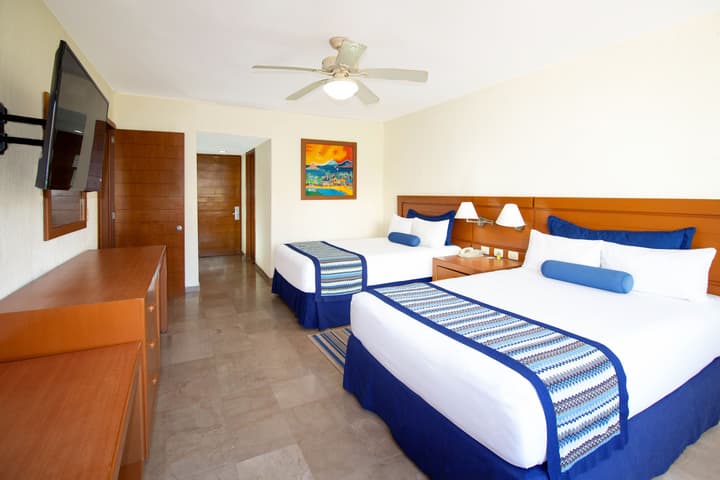Plaza Pelicanos Grand Beach Resort - All Inclusive
