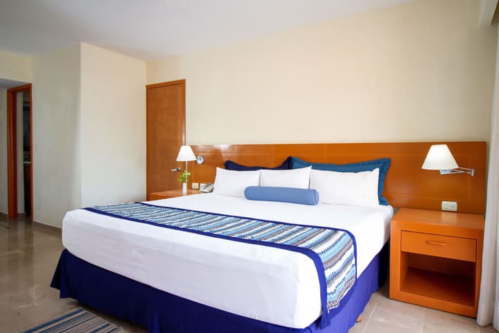Plaza Pelicanos Grand Beach Resort - All Inclusive