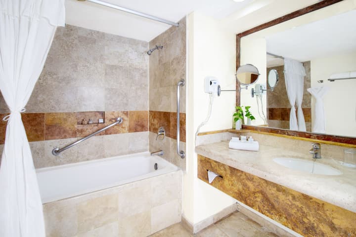 Plaza Pelicanos Grand Beach Resort - All Inclusive