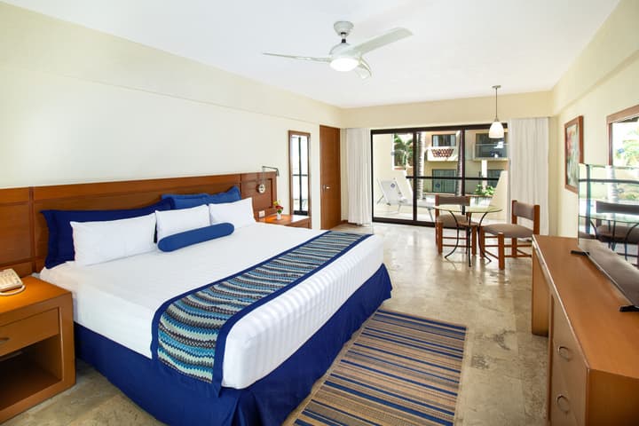 Plaza Pelicanos Grand Beach Resort - All Inclusive