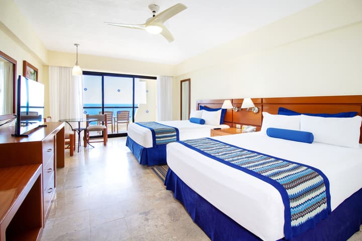 Plaza Pelicanos Grand Beach Resort - All Inclusive