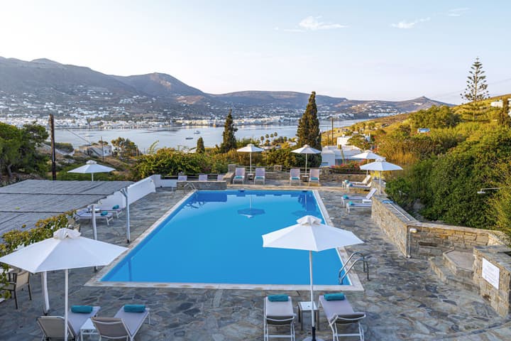 Akrotiri Hotel