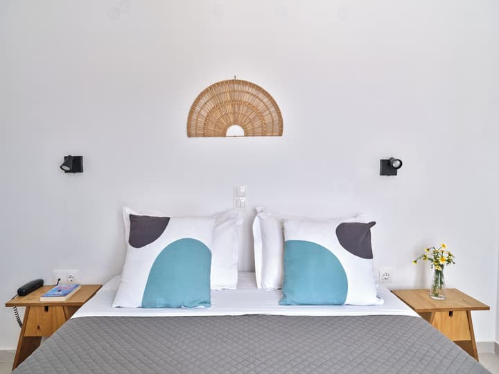 Akrotiri Hotel