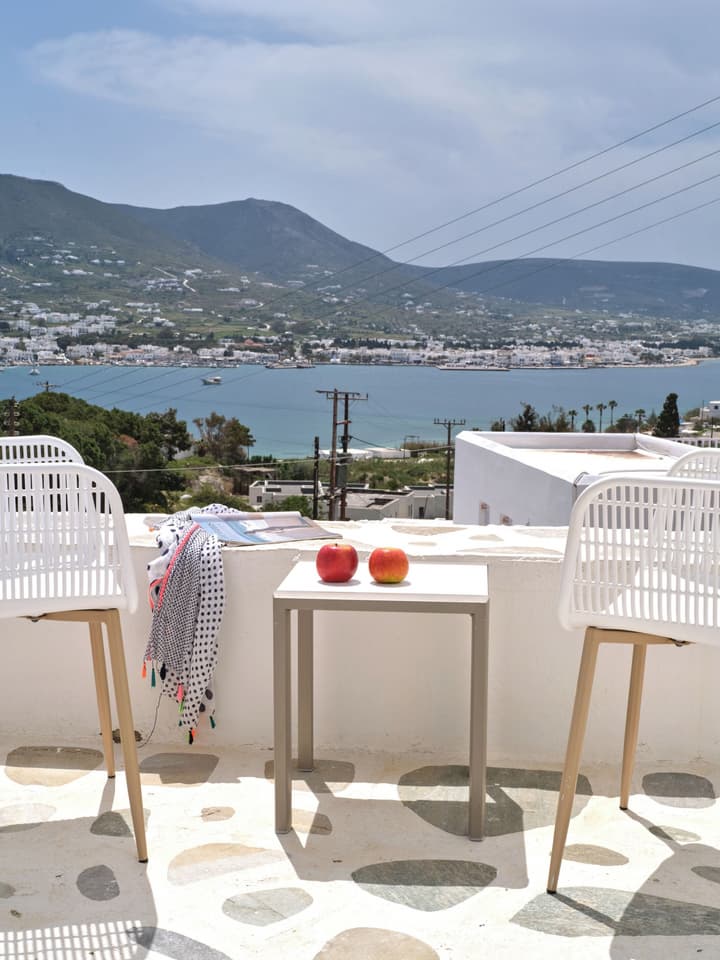 Akrotiri Hotel