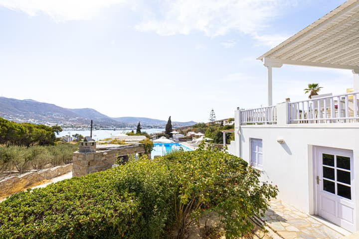 Akrotiri Hotel