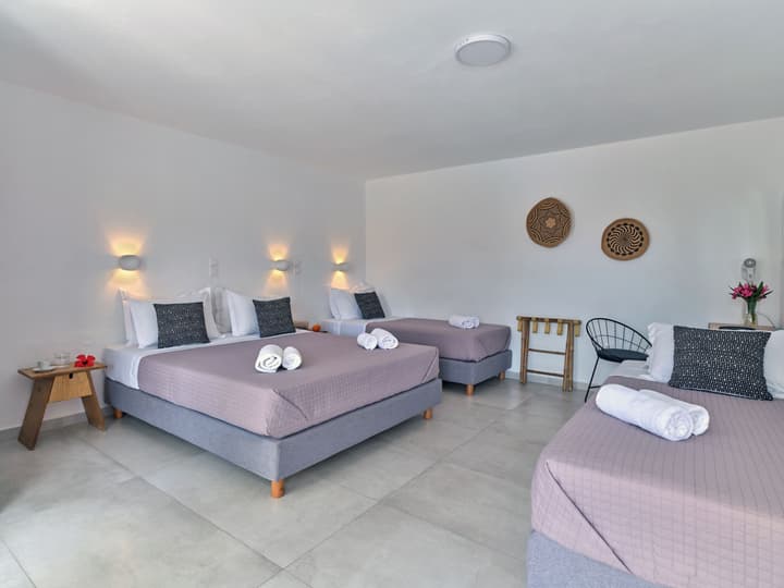 Akrotiri Hotel