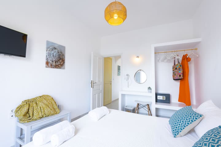 Akrotiri Hotel