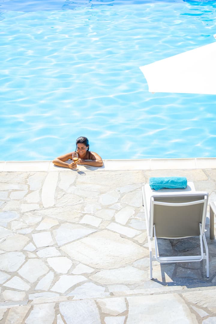 Akrotiri Hotel