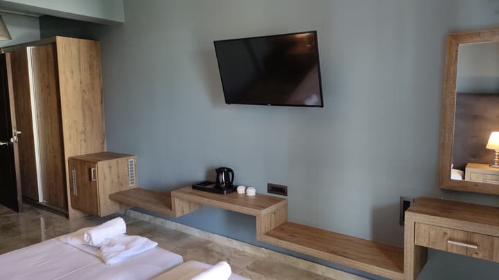 California Beach Hotel - Adults only