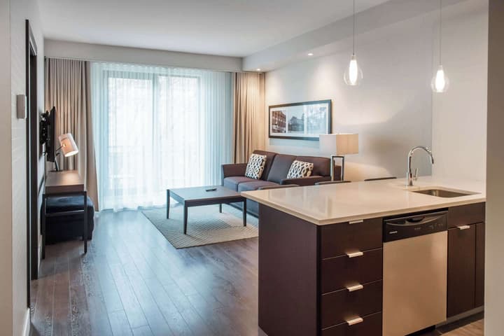 Les Suites Victoria, an Ascend Collection Hotel