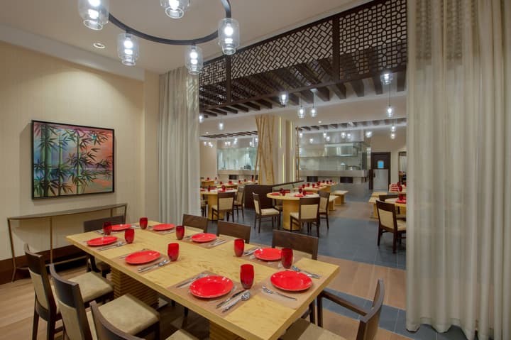 DoubleTree by Hilton Doha - Al Sadd