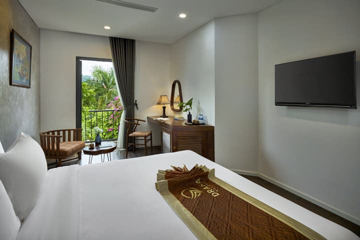 Draha Halong Hotel - Serenity, Charm and Nature - Preferred by Western Travelers
