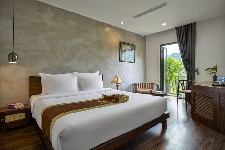 Draha Halong Hotel - Serenity, Charm and Nature - Preferred by Western Travelers
