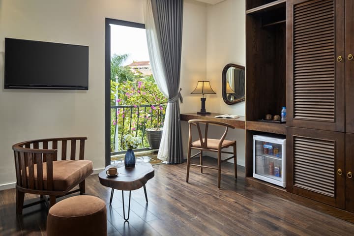 Draha Halong Hotel - Serenity, Charm and Nature - Preferred by Western Travelers