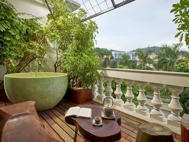 Draha Halong Hotel - Serenity, Charm and Nature - Preferred by Western Travelers