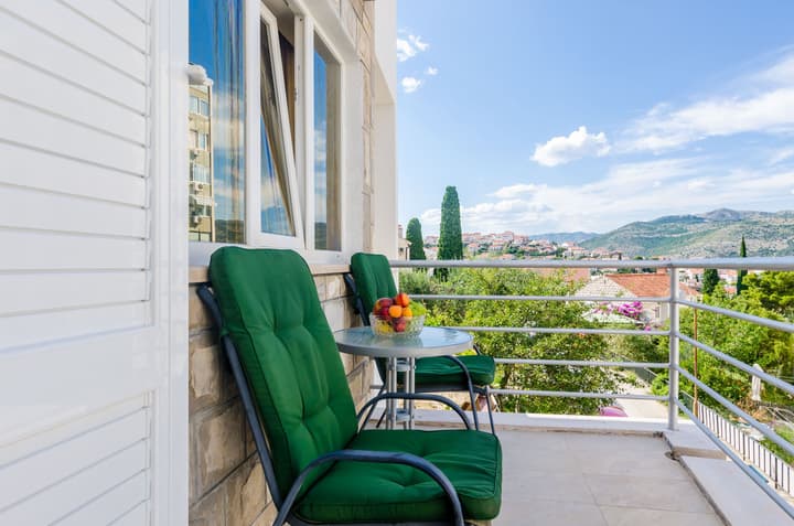 Apartments & Rooms V&M