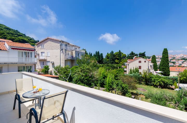 Apartments & Rooms V&M