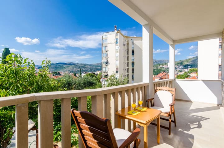 Apartments & Rooms V&M