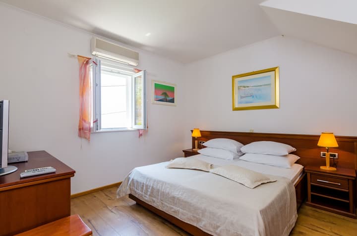 Apartments & Rooms V&M