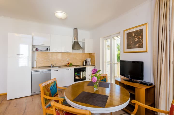 Apartments & Rooms V&M