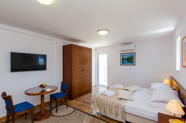 Apartments & Rooms V&M