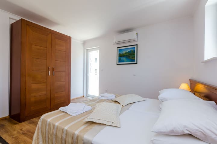 Apartments & Rooms V&M