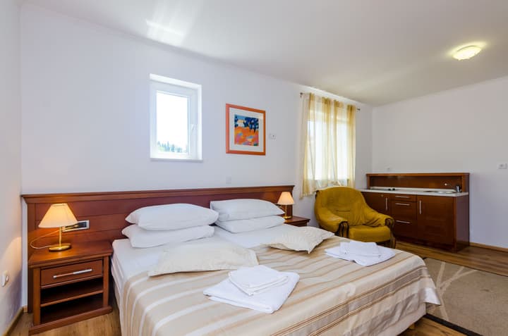 Apartments & Rooms V&M