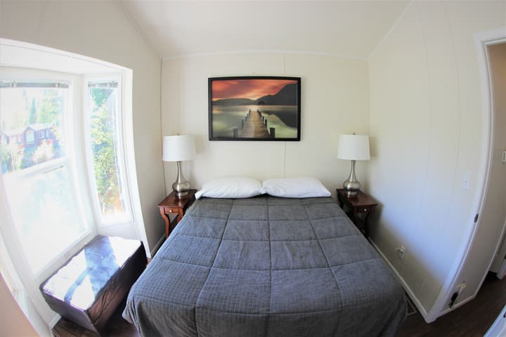 Crater Lake Resort