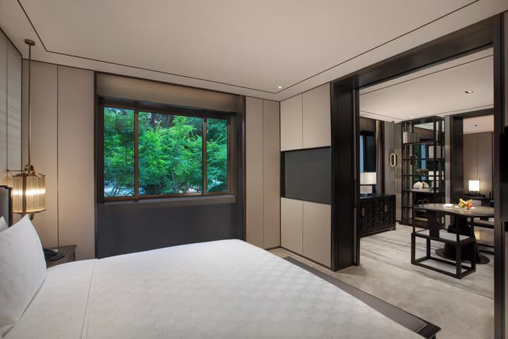 HUALUXE Hotels and Resorts Xi'an Tanghua, an IHG hotel