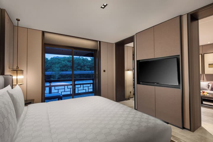 HUALUXE Hotels and Resorts Xi'an Tanghua, an IHG hotel