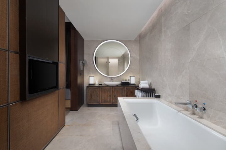 HUALUXE Hotels and Resorts Xi'an Tanghua, an IHG hotel