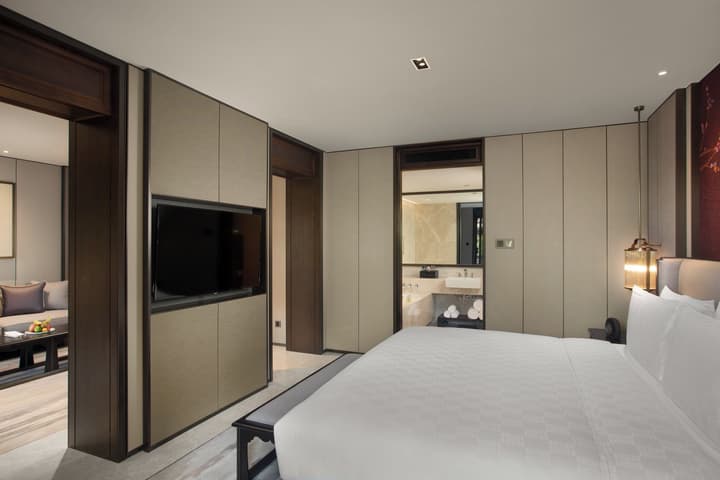 HUALUXE Hotels and Resorts Xi'an Tanghua, an IHG hotel