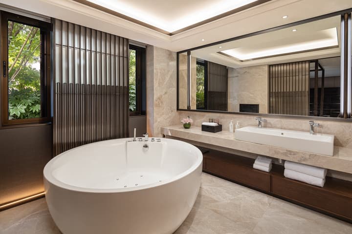 HUALUXE Hotels and Resorts Xi'an Tanghua, an IHG hotel