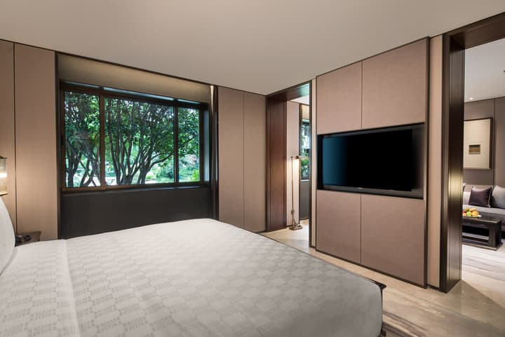 HUALUXE Hotels and Resorts Xi'an Tanghua, an IHG hotel