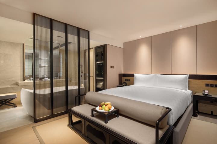 HUALUXE Hotels and Resorts Xi'an Tanghua, an IHG hotel