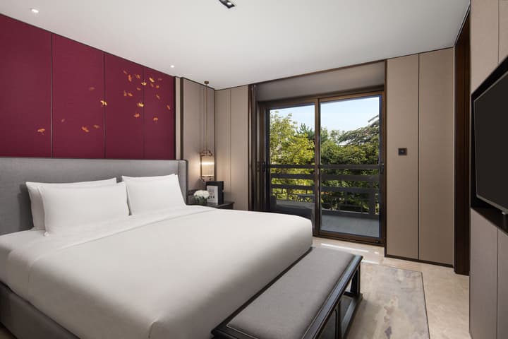 HUALUXE Hotels and Resorts Xi'an Tanghua, an IHG hotel