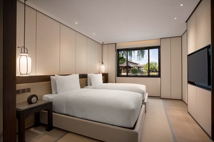 HUALUXE Hotels and Resorts Xi'an Tanghua, an IHG hotel