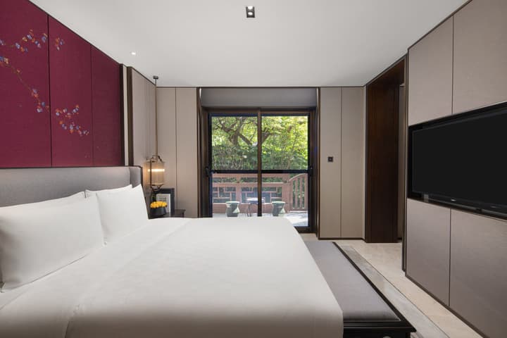 HUALUXE Hotels and Resorts Xi'an Tanghua, an IHG hotel