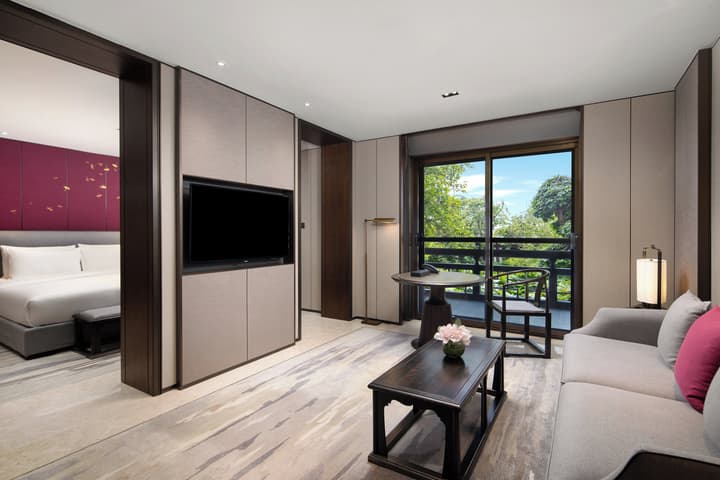 HUALUXE Hotels and Resorts Xi'an Tanghua, an IHG hotel