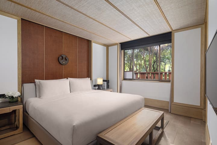 HUALUXE Hotels and Resorts Xi'an Tanghua, an IHG hotel
